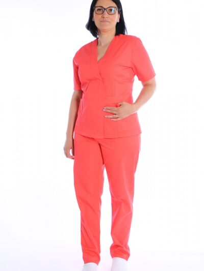 Costum medic cu bluza petrecuta